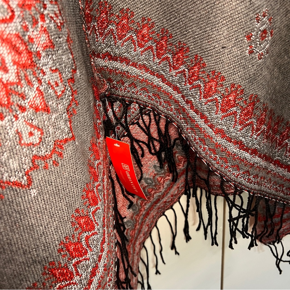 Split Hem Wrap / Sweater Cape - NWT - lightweigh - Picture 3 of 4